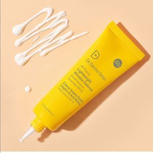 Dr. Dennis Gross Skincare
Lightweight Wrinkle Defense sunscreen spf 30
